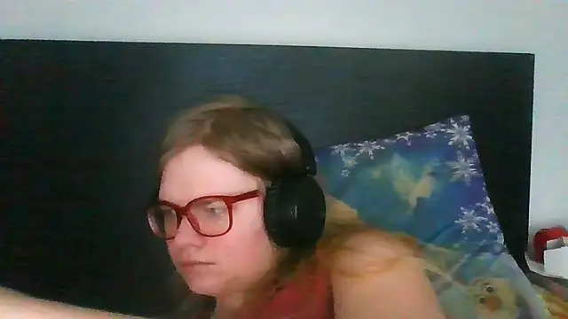 Moonolighta online show from November 6, 2025, 9:21 am