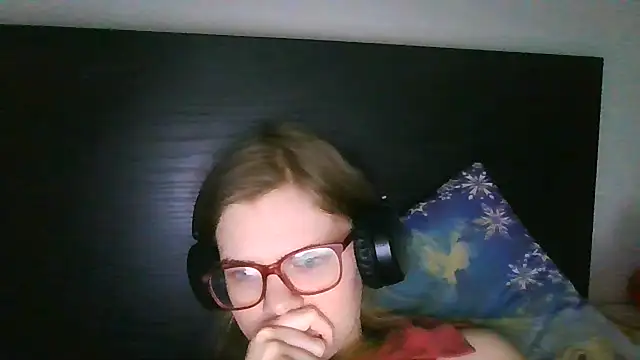 Moonolighta online show from December 3, 2025, 12:25 pm