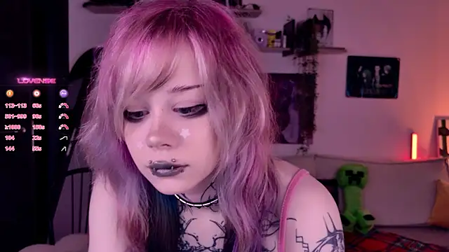 Lollyshy online show from November 4, 2025, 10:47 am