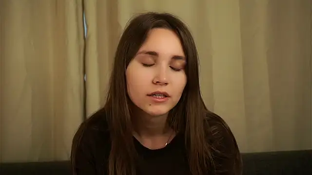 Snapshot of EthalFlowers chatting on November 2, 2025, 1:19 am EthalFlowers online show from November 2, 2025, 1:19 am