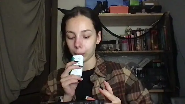 Snapshot of Yuna5343 chatting on November 4, 2025, 9:47 pm Yuna5343 online show from November 4, 2025, 9:47 pm