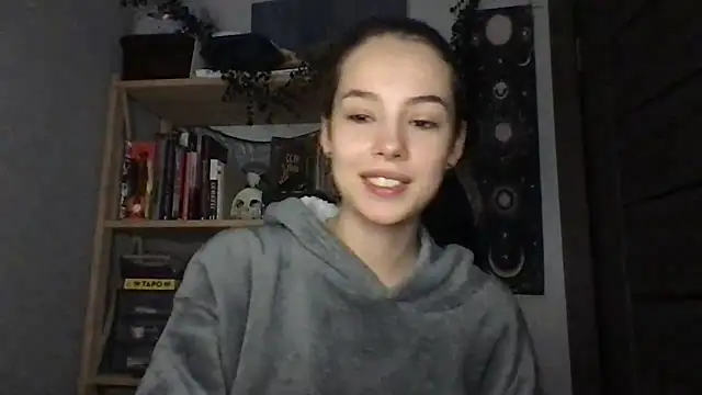 Snapshot of Yuna5343 chatting on March 3, 2026, 9:10 pm Yuna5343 online show from March 3, 2026, 9:10 pm