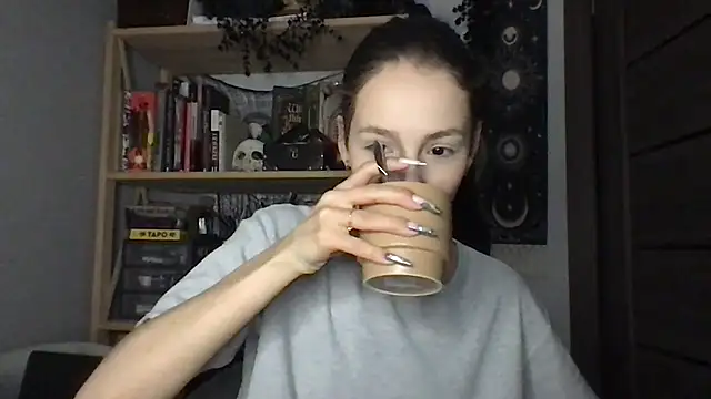 Snapshot of Yuna5343 chatting on March 4, 2026, 9:43 pm Yuna5343 online show from March 4, 2026, 9:43 pm