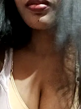 kaviyaponnu0987 online show from September 27, 2025, 7:41 pm