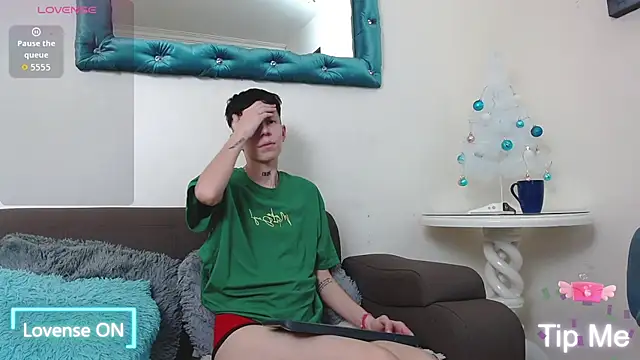 Snapshot of LiamBrown09 chatting on November 11, 2025, 9:59 pm LiamBrown09 online show from November 11, 2025, 9:59 pm