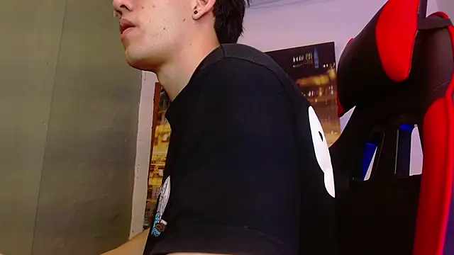 Snapshot of alexgiraldo__ chatting on May 7, 2026, 11:54 pm alexgiraldo online show from May 7, 2026, 11:54 pm