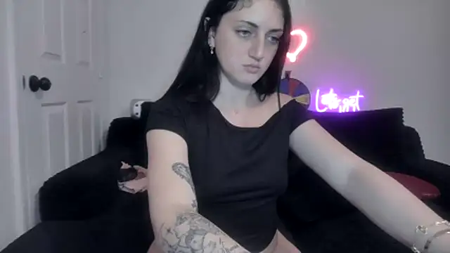 Snapshot of torithequeen chatting on April 1, 2026, 1:06 am torithequeen online show from April 1, 2026, 1:06 am