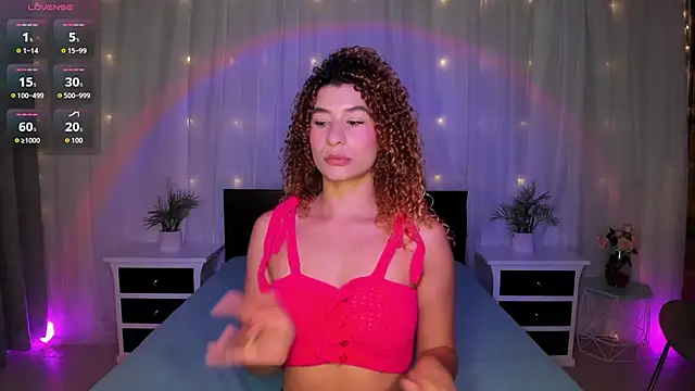 Snapshot of Evolet_Bee chatting on December 15, 2025, 11:36 am Evolet Bee online show from December 15, 2025, 11:36 am