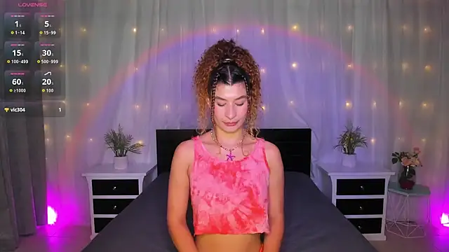 Snapshot of Evolet_Bee chatting on January 8, 2026, 11:45 am Evolet Bee online show from January 8, 2026, 11:45 am