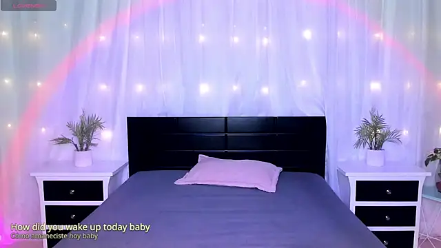 Snapshot of Evolet_Bee chatting on February 22, 2026, 12:26 pm Evolet Bee online show from February 22, 2026, 12:26 pm