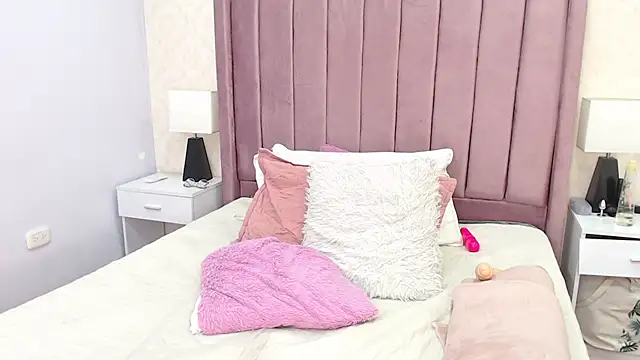 AriannaAdames online show from April 18, 2026, 7:58 pm