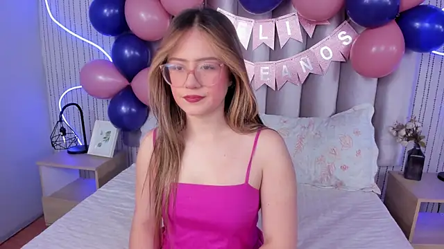 Snapshot of SamanthaPeachss chatting on September 19, 2025, 12:28 pm SamanthaPeachss online show from September 19, 2025, 12:28 pm