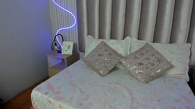 Snapshot of SamanthaPeachss chatting on October 10, 2025, 12:15 pm SamanthaPeachss online show from October 10, 2025, 12:15 pm