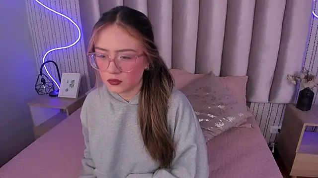 Snapshot of SamanthaPeachss chatting on October 24, 2025, 12:23 pm SamanthaPeachss online show from October 24, 2025, 12:23 pm