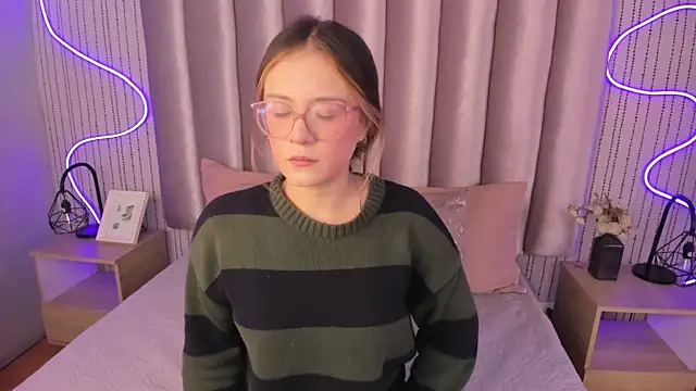 Snapshot of SamanthaPeachss chatting on October 27, 2025, 11:58 am SamanthaPeachss online show from October 27, 2025, 11:58 am