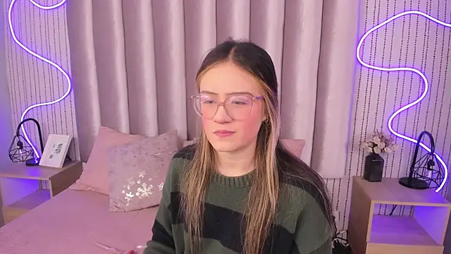 Snapshot of SamanthaPeachss chatting on November 4, 2025, 12:15 pm SamanthaPeachss online show from November 4, 2025, 12:15 pm