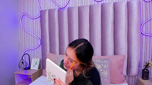 Snapshot of SamanthaPeachss chatting on November 7, 2025, 11:54 am SamanthaPeachss online show from November 7, 2025, 11:54 am