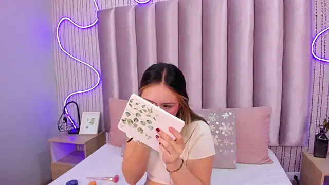 Snapshot of SamanthaPeachss chatting on November 8, 2025, 11:54 am SamanthaPeachss online show from November 8, 2025, 11:54 am