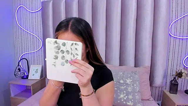 Snapshot of SamanthaPeachss chatting on November 11, 2025, 11:43 am SamanthaPeachss online show from November 11, 2025, 11:43 am