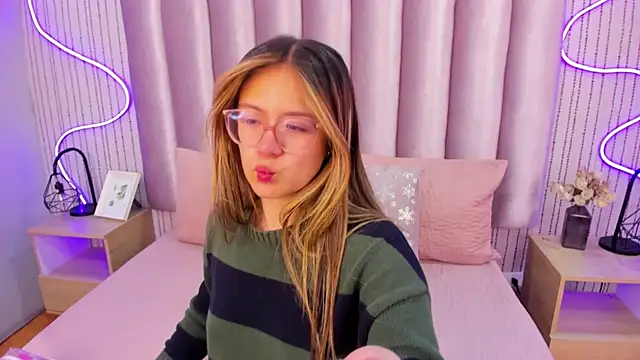 Snapshot of SamanthaPeachss chatting on November 12, 2025, 11:43 am SamanthaPeachss online show from November 12, 2025, 11:43 am