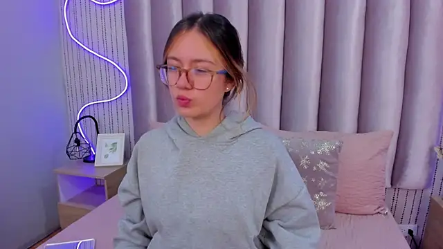 Snapshot of SamanthaPeachss chatting on November 15, 2025, 11:51 am SamanthaPeachss online show from November 15, 2025, 11:51 am