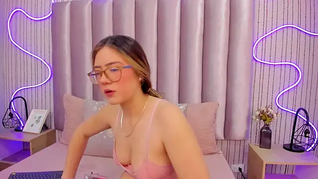 Snapshot of SamanthaPeachss chatting on November 21, 2025, 11:53 am SamanthaPeachss online show from November 21, 2025, 11:53 am