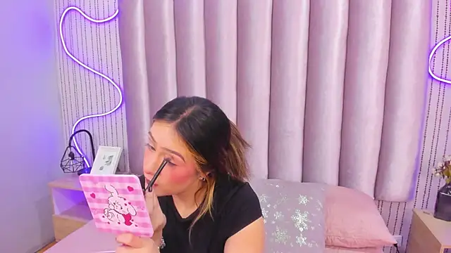 Snapshot of SamanthaPeachss chatting on November 24, 2025, 12:05 pm SamanthaPeachss online show from November 24, 2025, 12:05 pm