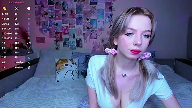 CortneyCane online show from November 28, 2025, 7:27 pm