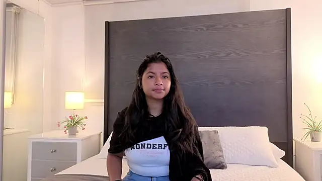 Angel yk online show from October 20, 2025, 1:33 pm