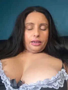 Angelaarayexx online show from April 1, 2026, 10:27 am