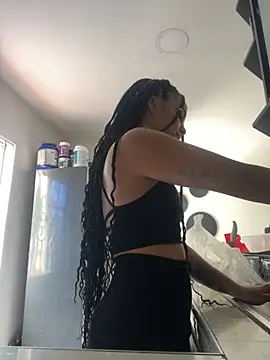 Samara Hadi  online show from October 28, 2025, 5:48 pm