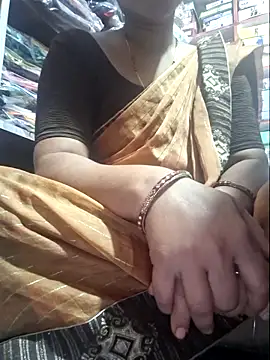 Snapshot of indianhotwife639 chatting on September 9, 2025, 8:58 am indianhotwife639 online show from September 9, 2025, 8:58 am