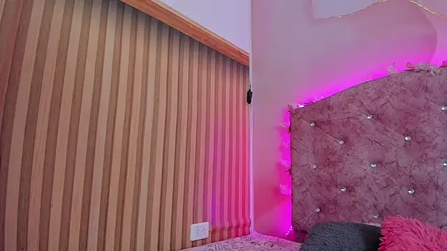 Mila grace  online show from April 14, 2026, 6:25 pm