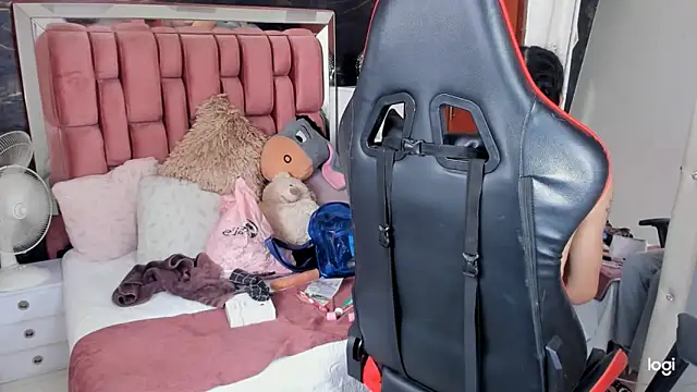 Snapshot of sara_slut21 chatting on February 7, 2025, 8:31 pm sara slut21 online show from February 7, 2025, 8:31 pm