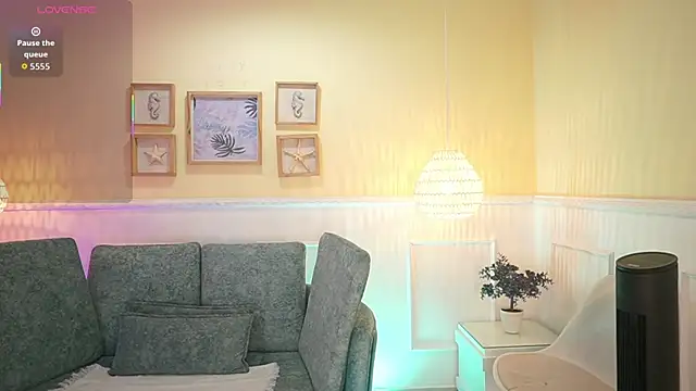 LoonaNyx online show from November 3, 2025, 11:33 am