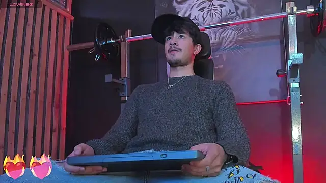 DimitriDeluxe online show from October 28, 2025, 8:33 pm