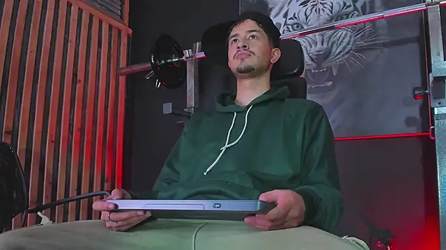 DimitriDeluxe online show from November 6, 2025, 7:37 pm