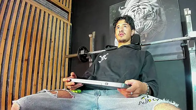 DimitriDeluxe online show from November 18, 2025, 8:13 pm