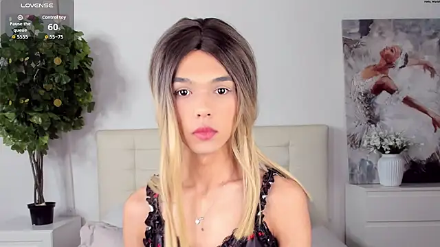 MadonnaRossi online show from April 19, 2026, 6:35 am