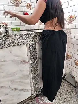 Snapshot of Shalu_G chatting on February 9, 2026, 3:54 am Shalu G online show from February 9, 2026, 3:54 am