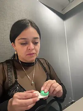 Snapshot of Emily_Rivers_ chatting on November 21, 2025, 1:21 pm Emily Rivers online show from November 21, 2025, 1:21 pm