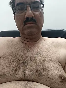 moonflower25 online show from April 16, 2026, 12:44 am