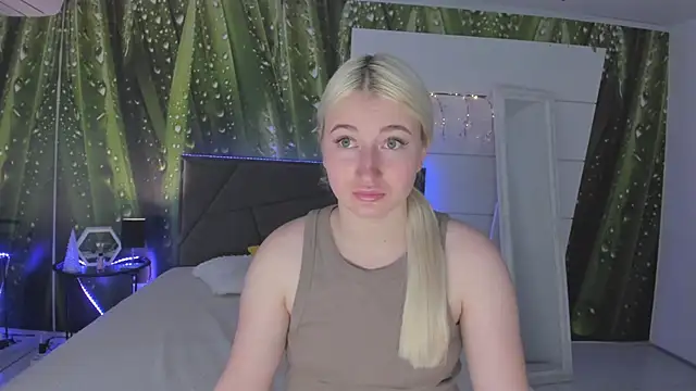 HollyTailors online show from April 7, 2026, 5:30 am