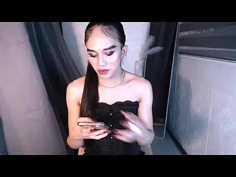 LauraSoHot online show from November 12, 2025, 11:21 am