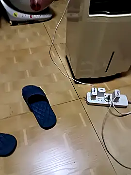 huanhuanaaaaa online show from November 30, 2025, 8:07 am