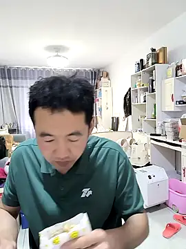 huanhuanaaaaa online show from April 21, 2026, 4:52 am