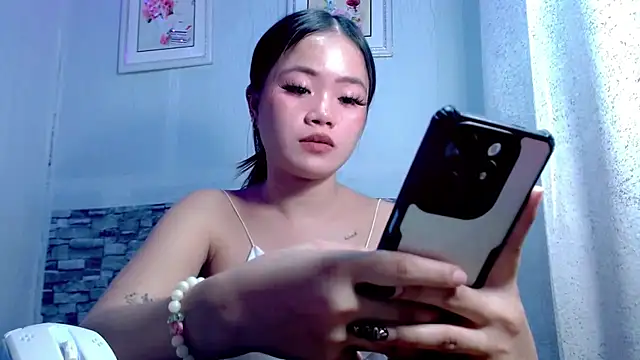 sapphire amora online show from October 16, 2025, 2:40 pm