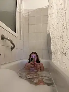 Emilia Mausi online show from January 6, 2026, 7:28 pm