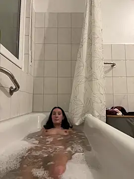 Emilia Mausi online show from April 13, 2026, 7:30 pm