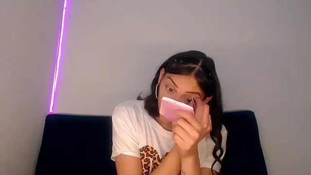 Megan Gil  online show from February 14, 2026, 9:44 pm